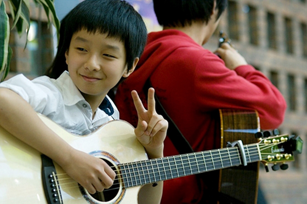 Thần đồng guitar Hàn Quốc đến Việt Nam