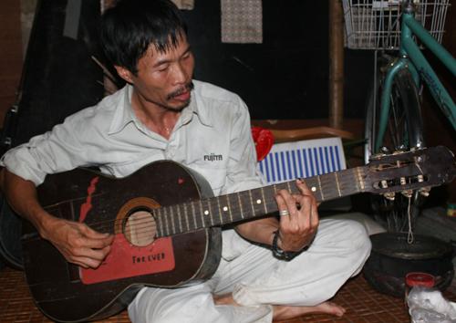 tieng-dan-guitar-trong-khu-nha-o-chuot.jpg
