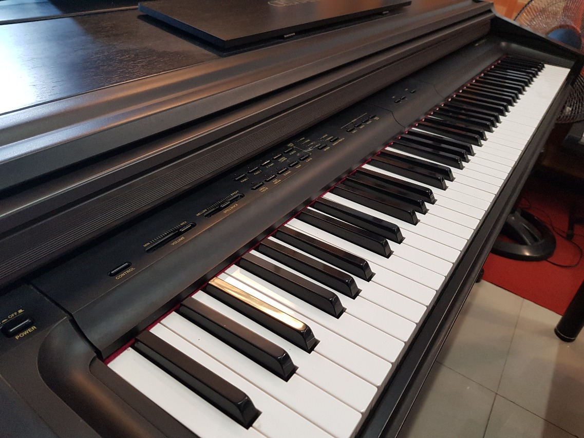 Đàn Piano Điện Yamaha CLP 635R