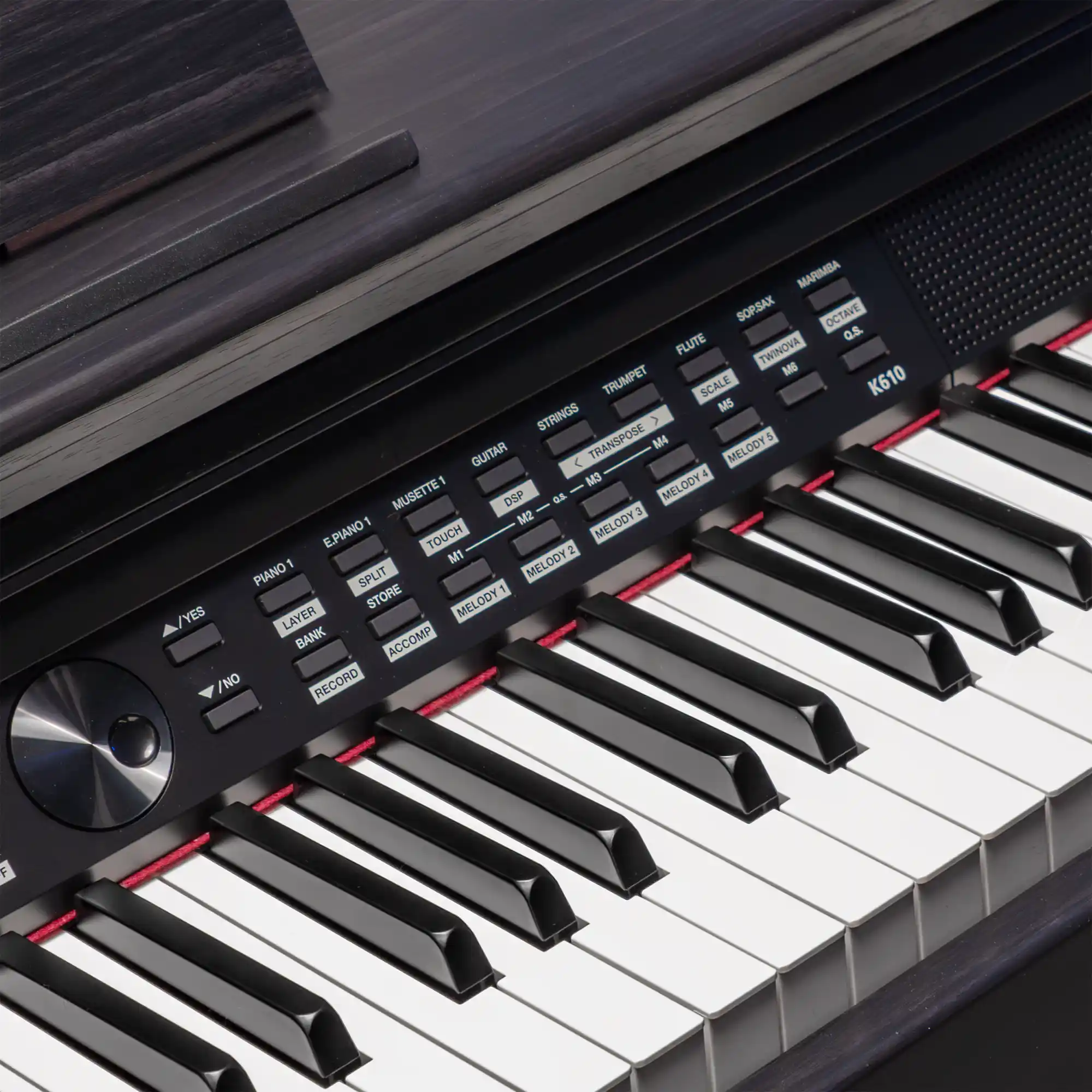 Điểm cộng lớn của piano điện Kurtzman K610 nằm ở bàn phím 88 phím sử dụng cơ chế Graded Action Standard II.