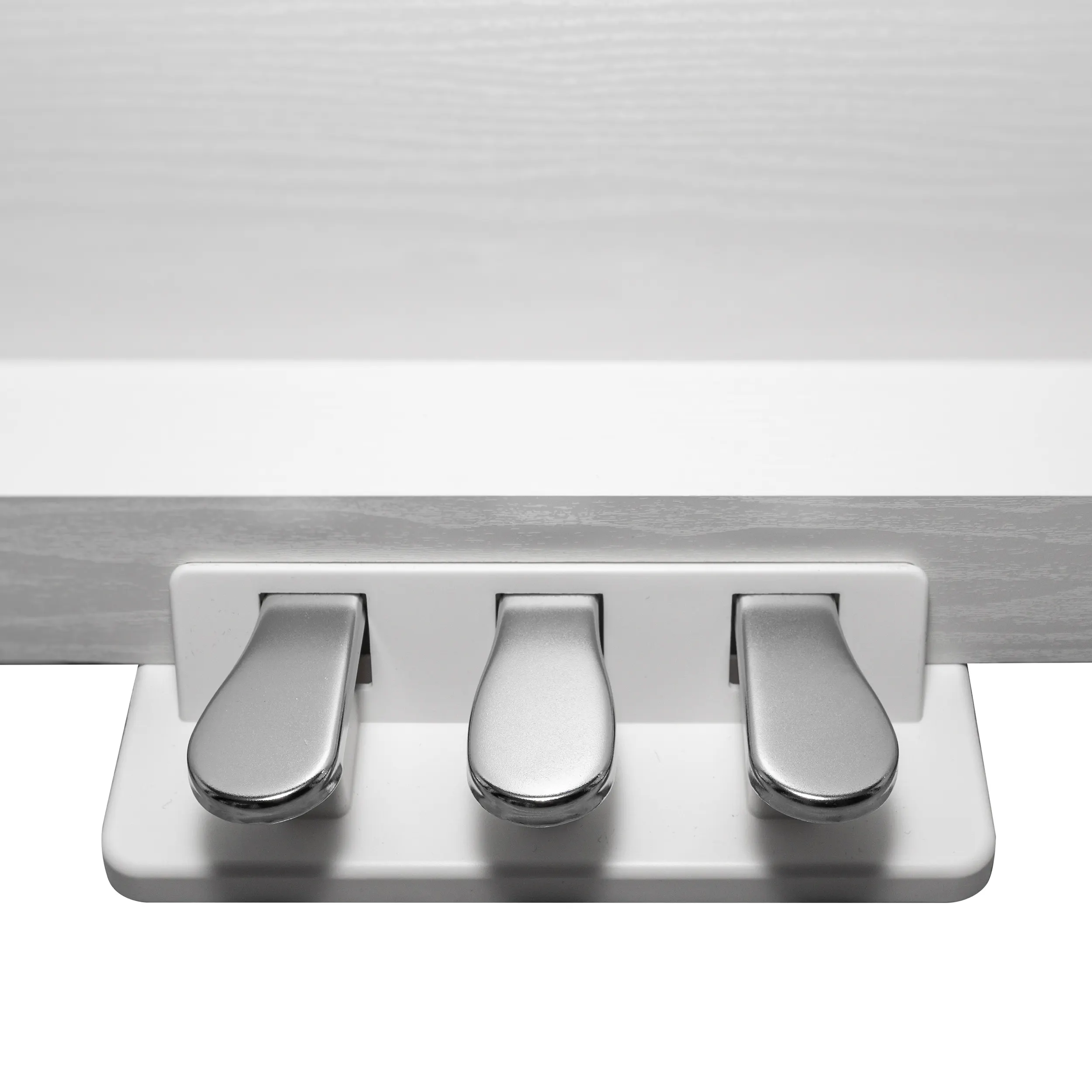 Mẫu đ&agrave;n n&agrave;y được lắp đặt sẵn một bệ gồm 3 pedal cố định, l&agrave;m từ vật liệu nh&aacute;m chống trượt cao cấp.