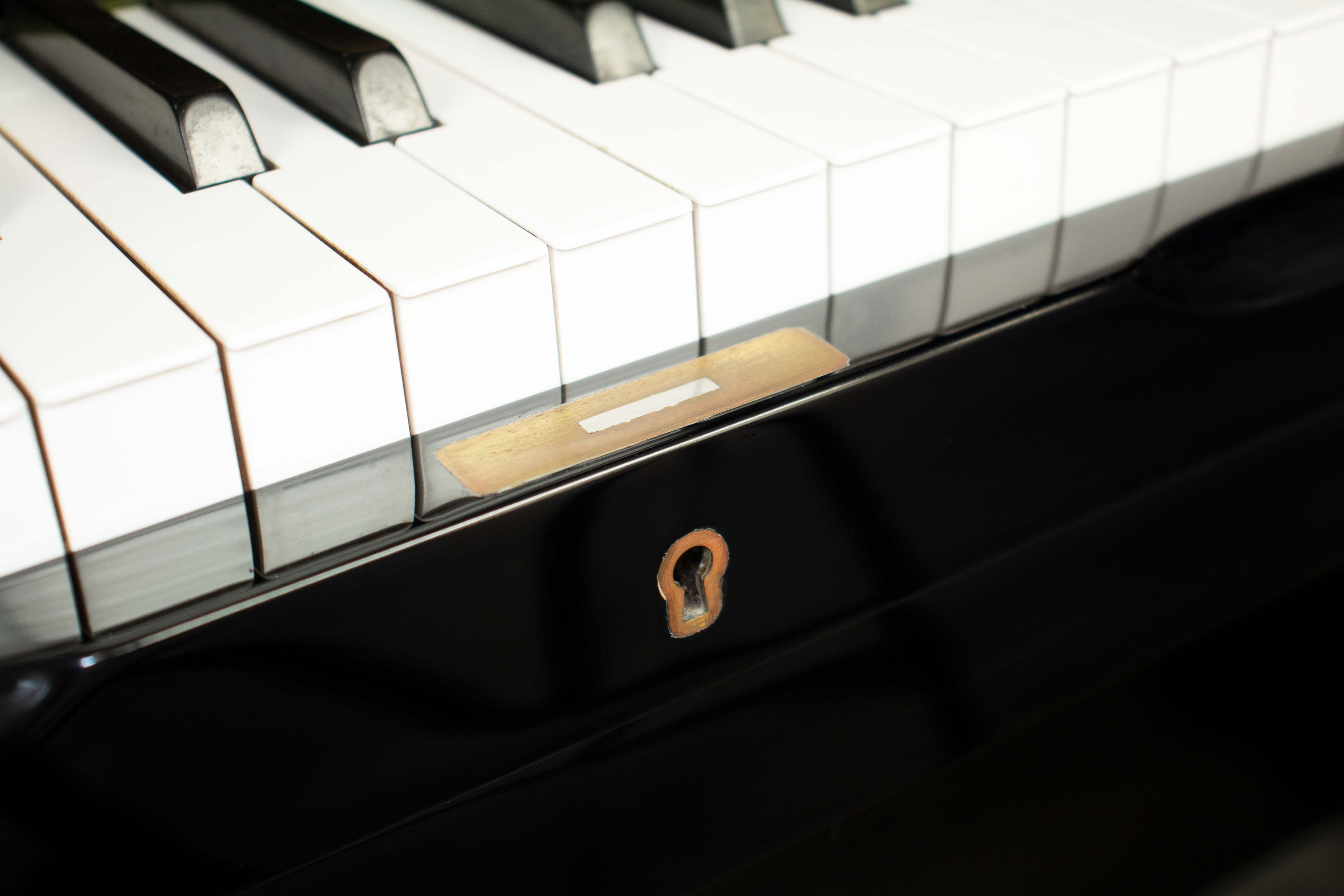 Đàn piano cơ Yamaha U1H