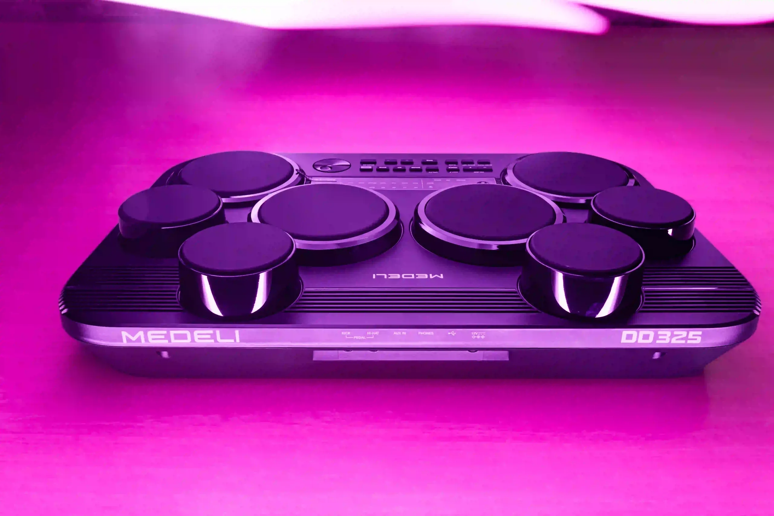 Velocity-Sensitive Rubber Pads và cấu trúc Low-Noise